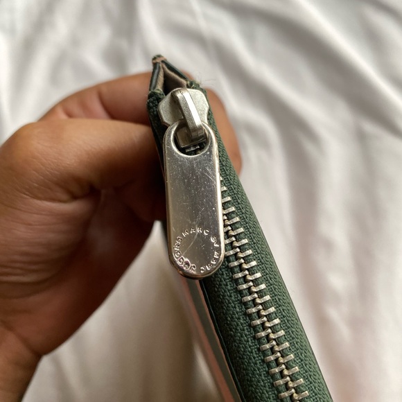 Marc Jacob’s Tablet Sleeve - Picture 3 of 7